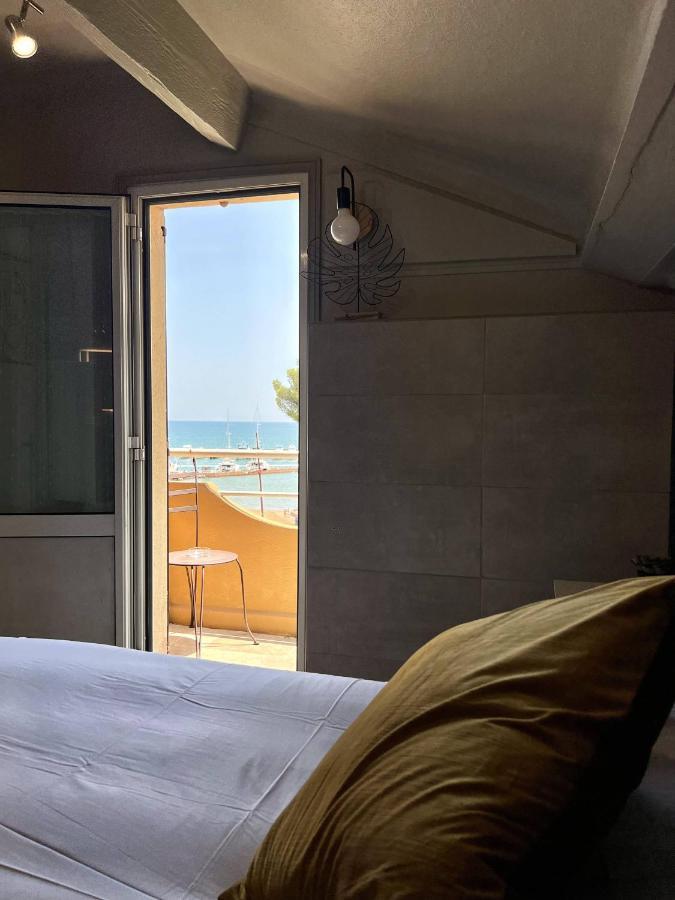 Hotel La Calanque Манделю-ла-Напул Екстериор снимка