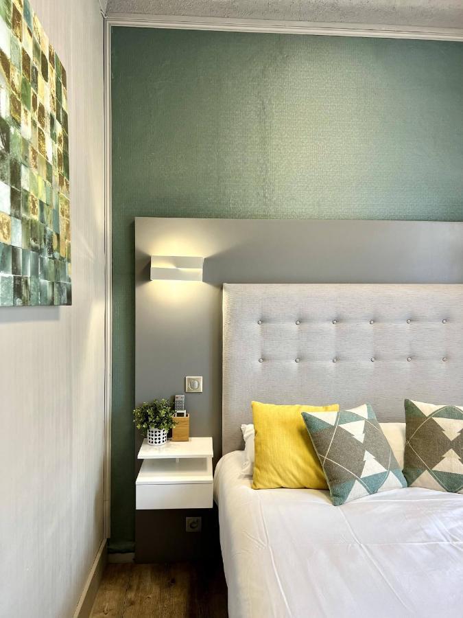 Hotel La Calanque Манделю-ла-Напул Екстериор снимка