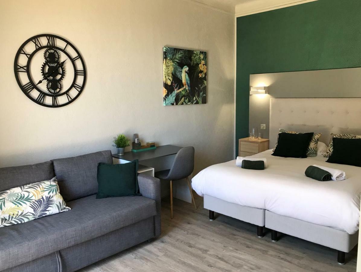 Hotel La Calanque Манделю-ла-Напул Екстериор снимка