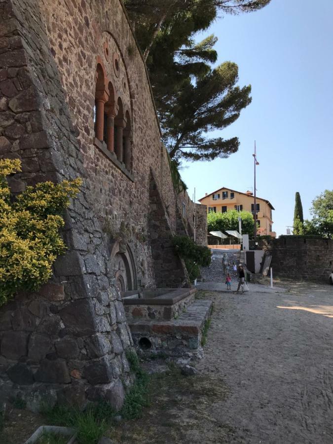 Hotel La Calanque Манделю-ла-Напул Екстериор снимка