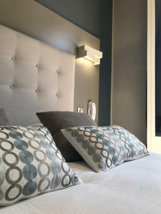 Hotel La Calanque Манделю-ла-Напул Екстериор снимка
