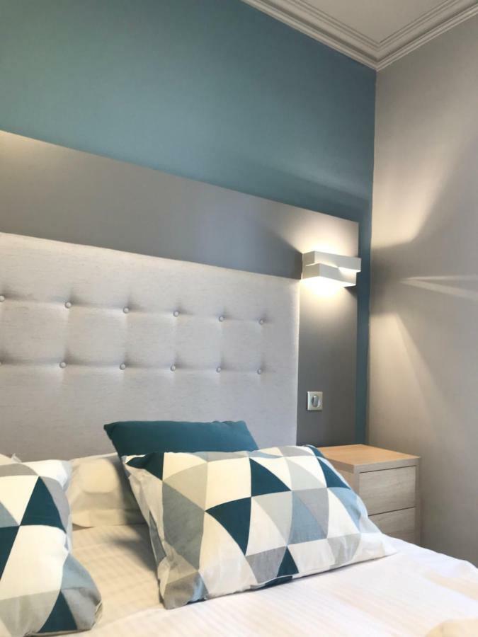 Hotel La Calanque Манделю-ла-Напул Екстериор снимка