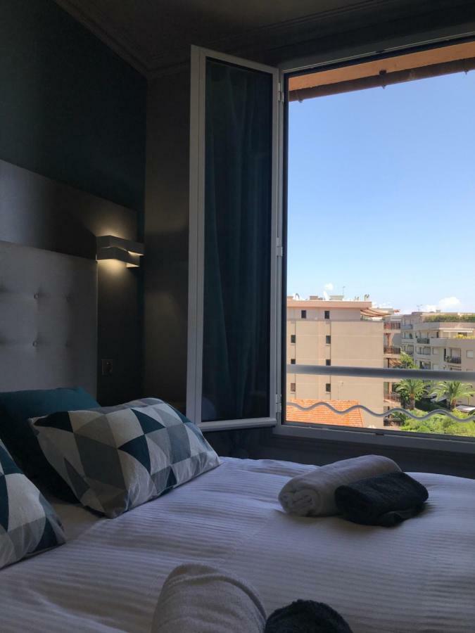 Hotel La Calanque Манделю-ла-Напул Екстериор снимка