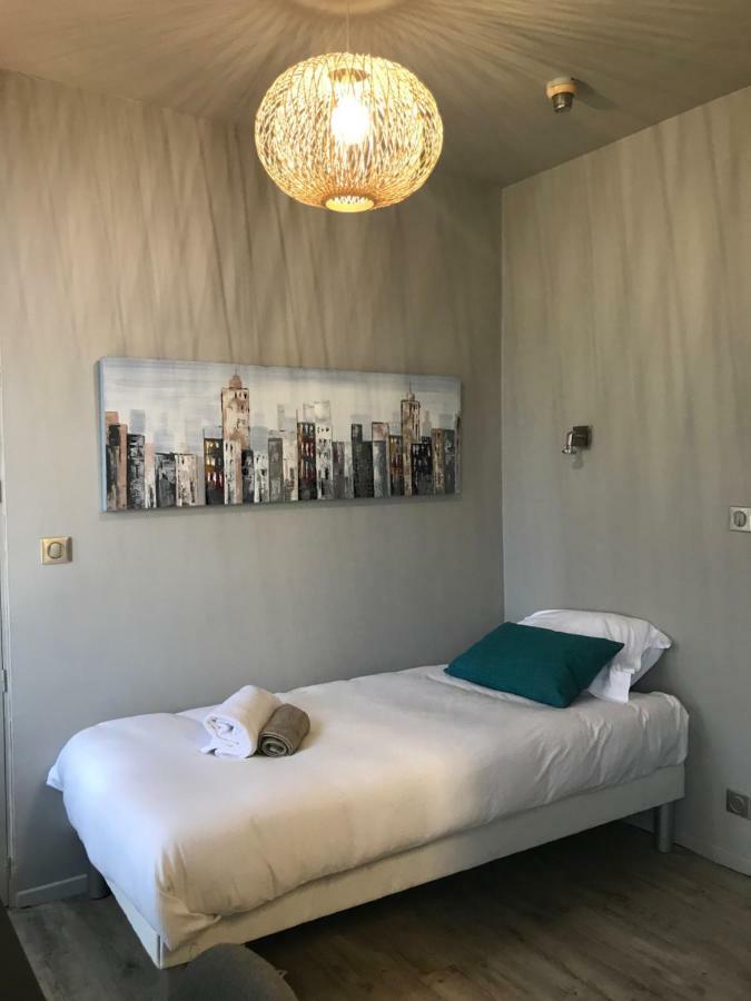 Hotel La Calanque Манделю-ла-Напул Екстериор снимка