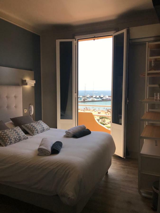 Hotel La Calanque Манделю-ла-Напул Екстериор снимка