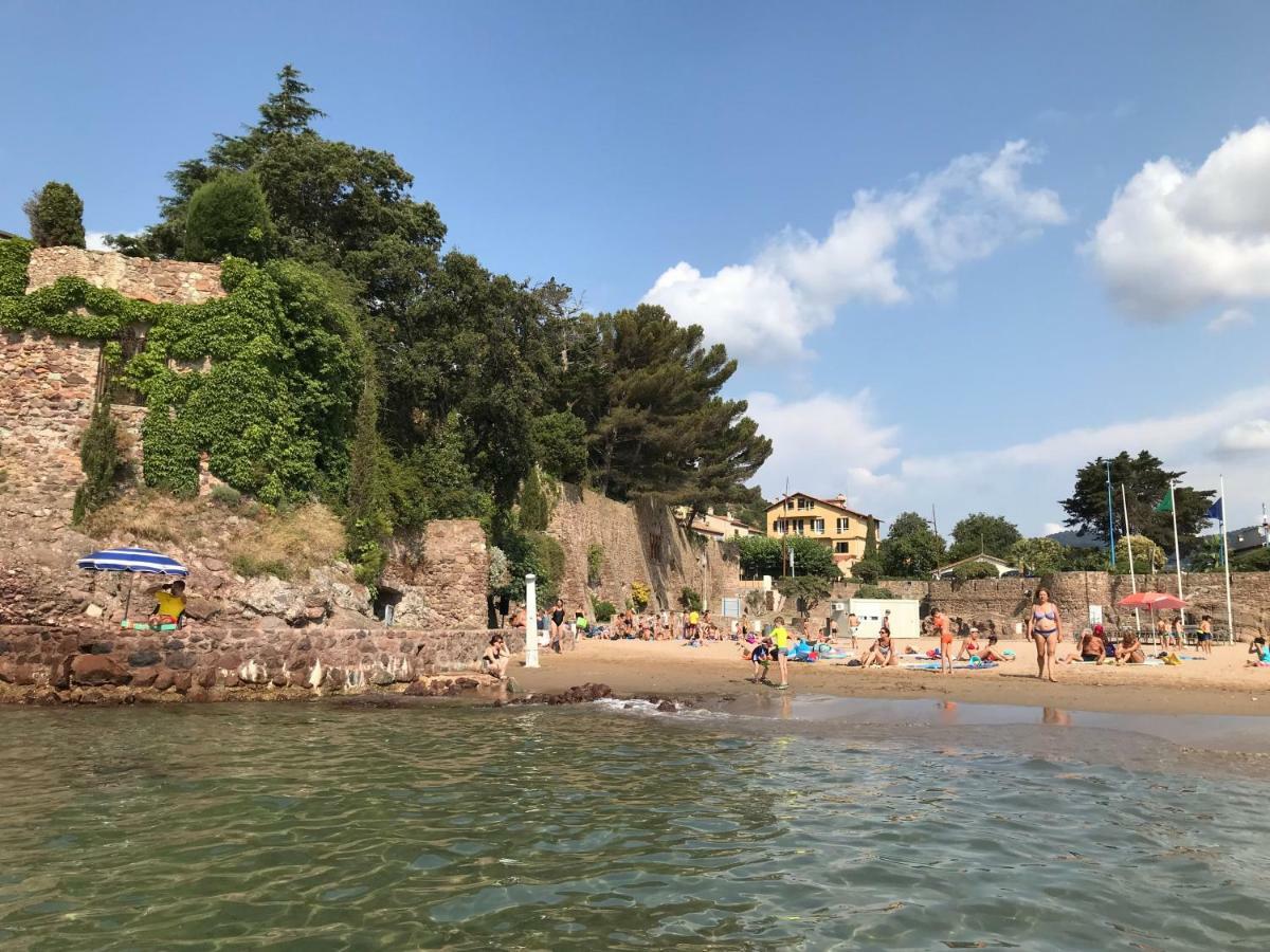 Hotel La Calanque Манделю-ла-Напул Екстериор снимка